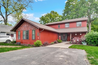 225 Lilac Ln, Walkerton, IN 46574