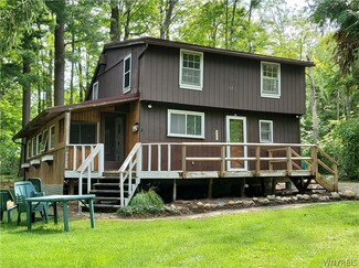59 Midland Dr, Arcade, NY 14009