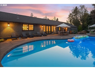 17900 Crestline Dr, Lake Oswego, OR 97034