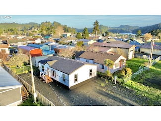 150 N 10th St, Lakeside, OR 97449
