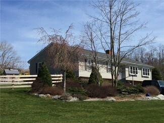 2 Ocean View Rd, Bristol, RI 02809