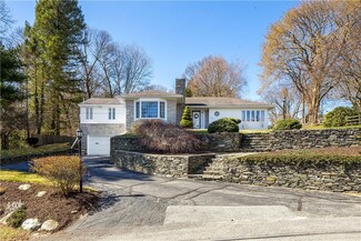 68 Dexterdale Dr, Warwick, RI 02886