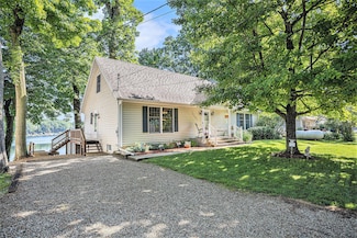 15891 Lakeview Dr, Buchanan, MI 49107