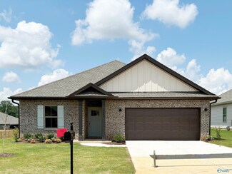 402 Trixie Dr, Meridianville, AL 35759
