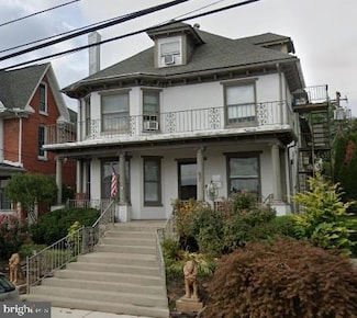831 Market St, Lemoyne, PA 17043