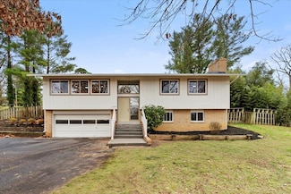 1309 Greendale Dr, Blacksburg, VA 24060