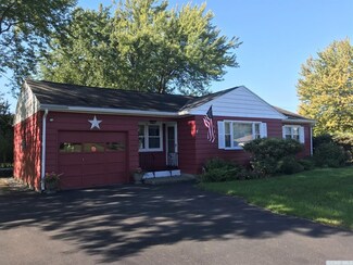 33 Delaware Ave, Hudson, NY 12534