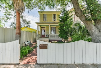 1402 26th St, Galveston, TX 77550