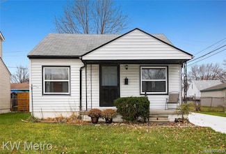 28207 Grant St, Saint Clair Shores, MI 48081