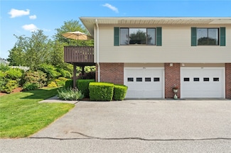 694 Orleans Ct, Warwick, RI 02886
