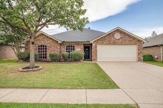 820 Chestnut Ave, Burleson, TX 76028