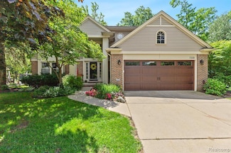 7320 Willow Oak Dr, West Bloomfield, MI 48324