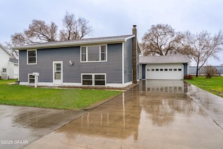 305 3rd Ave S, Crookston, MN 56716