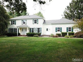 7 Hardley Dr, Cranbury, NJ 08512