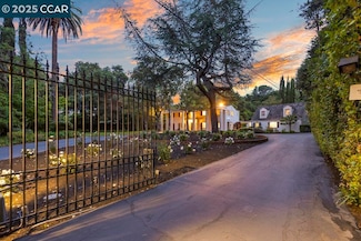 333 Quinterra Ln, Danville, CA 94526