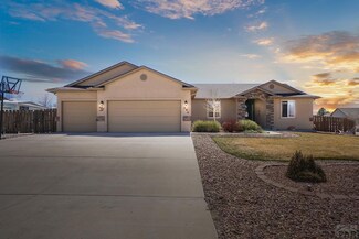294 W Burke Dr, Pueblo, CO 81007
