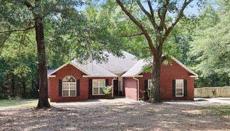 41 Fox St, Newton, AL 36352