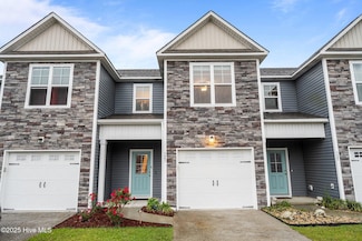 323 S Stingray Ln, Sneads Ferry, NC 28460