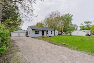 403 S Buchanan St, Heyworth, IL 61745