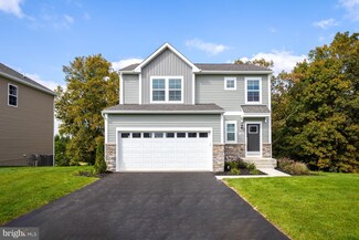 27 Edinburgh Ct, Charles Town, WV 25414
