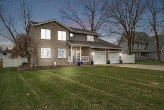 527 Britton Dr, Schererville, IN 46375