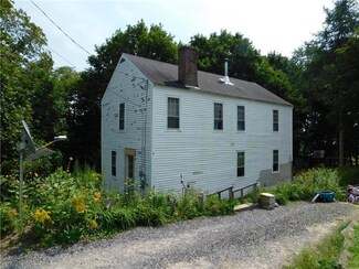 4 Hubbard Ln, Hallowell, ME 04347