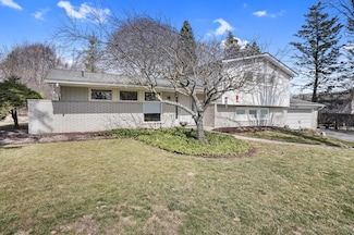 5538 Raven Rd, Bloomfield Hills, MI 48301