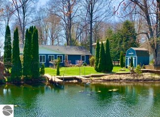 3718 Peninsular Shores Dr, Grawn, MI 49637
