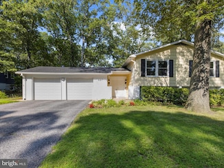 220 Falcon Dr, Pasadena, MD 21122