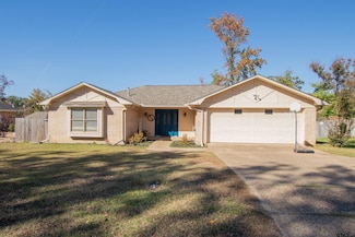 6001 Huntington Dr, Tyler, TX 75703