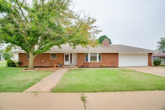 220 N Main St, Waukomis, OK 73773