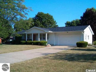 409 Orchard Ave, Clare, MI 48617