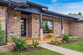 3212 E 32nd St, Edmond, OK 73013