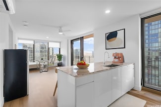 987 Queen St Unit 2814, Honolulu, HI 96814