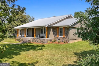 8272 Old Zebulon Rd, Molena, GA 30258