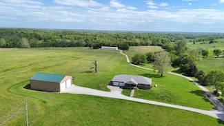 5376-B S 140th Rd, Morrisville, MO 65645