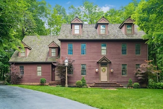 575 Woods Hollow Ln, Powell, OH 43065