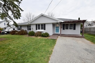 20 Crestview Ave, Somerset, MA 02725