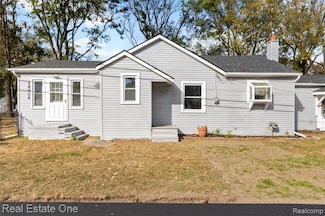 18404 Deering St, Livonia, MI 48152