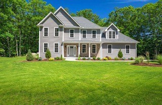 3 Rustic Ln, Cumberland, RI 02864