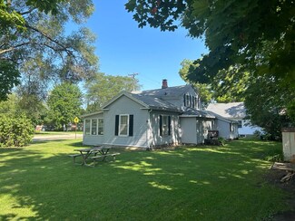 10825 Main St, Roscoe, IL 61073