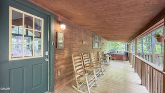 2330 Raymond Hollow Rd, Sevierville, TN 37876
