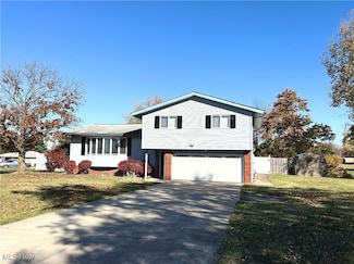 7610 Royal Ridge Dr, Cleveland, OH 44129