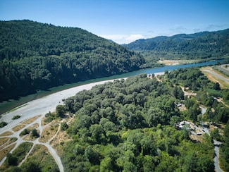 8 Trinity Way, Klamath, CA 95548