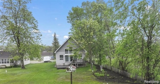 8844 Riverside Dr, Brighton, MI 48116