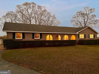 580 Mountain View Dr, Thomaston, GA 30286