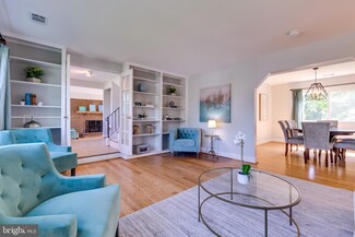2205 Farougi Ct, Herndon, VA 20170