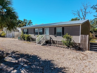 1415 N Cedar St, Steinhatchee, FL 32359