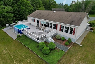 51 Hemlock Ln, Danbury, NH 03230