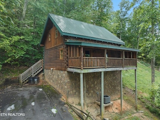 1814 Rhododendron Ln, Sevierville, TN 37876